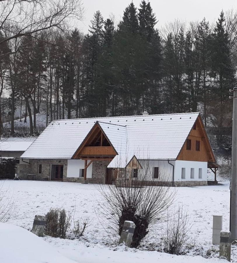 Willa The Retreat Zdarky Zewnętrze zdjęcie